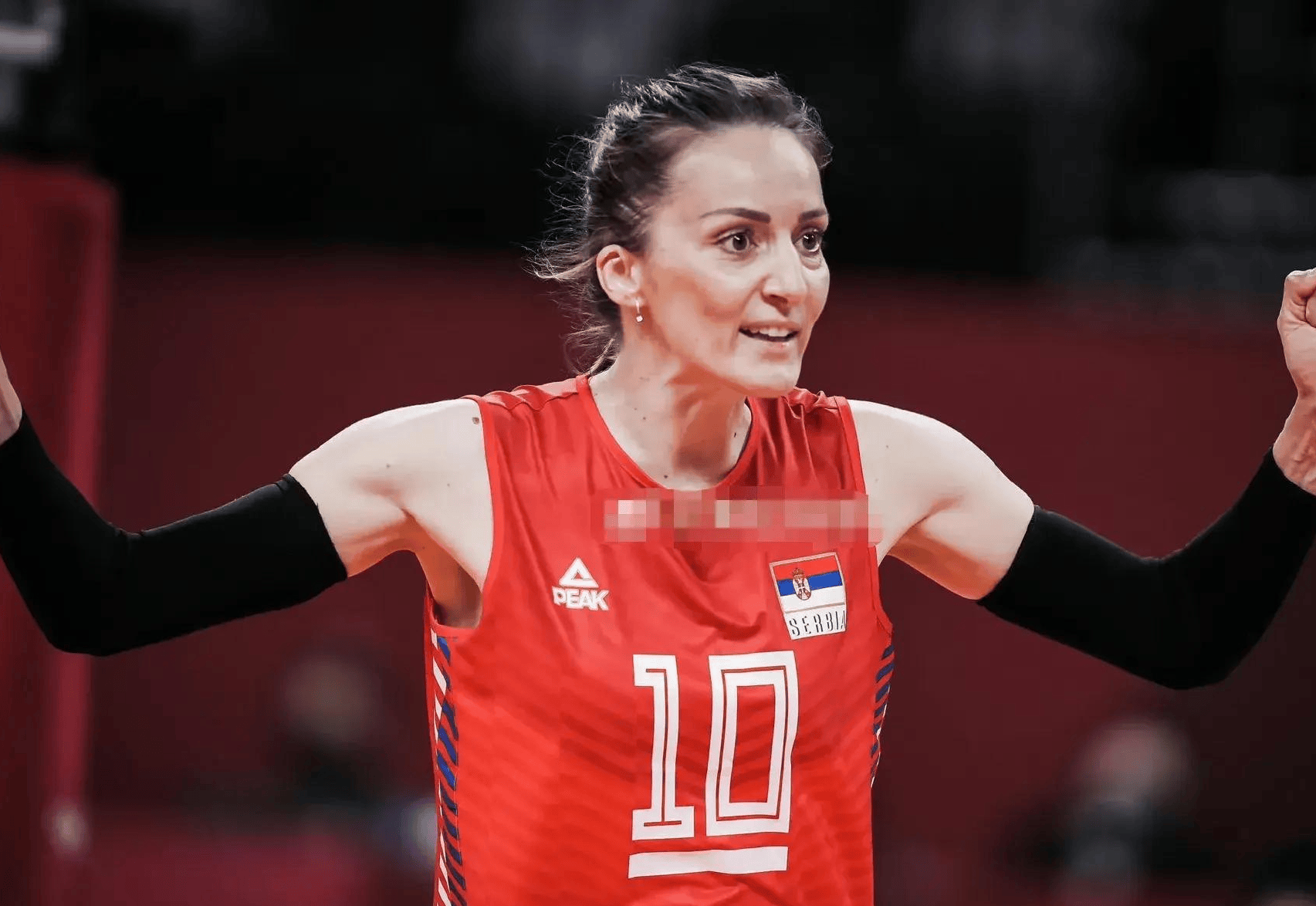 爱游戏官网-法国队横扫中国队，黄鸭组合高光表现