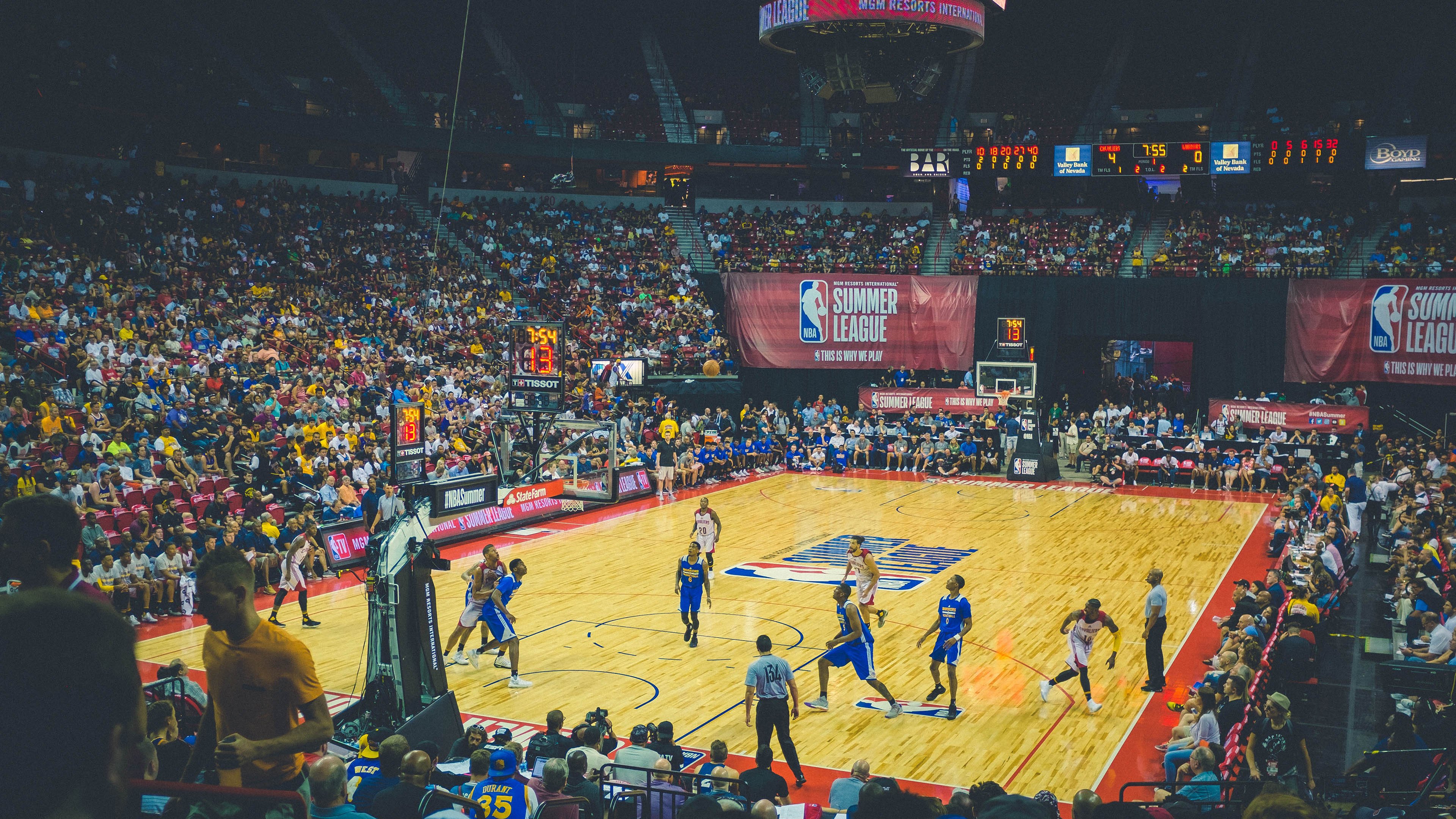 爱游戏在线-西亚卡姆的沉默战书，当新疆戈壁的风吹进休斯顿球馆