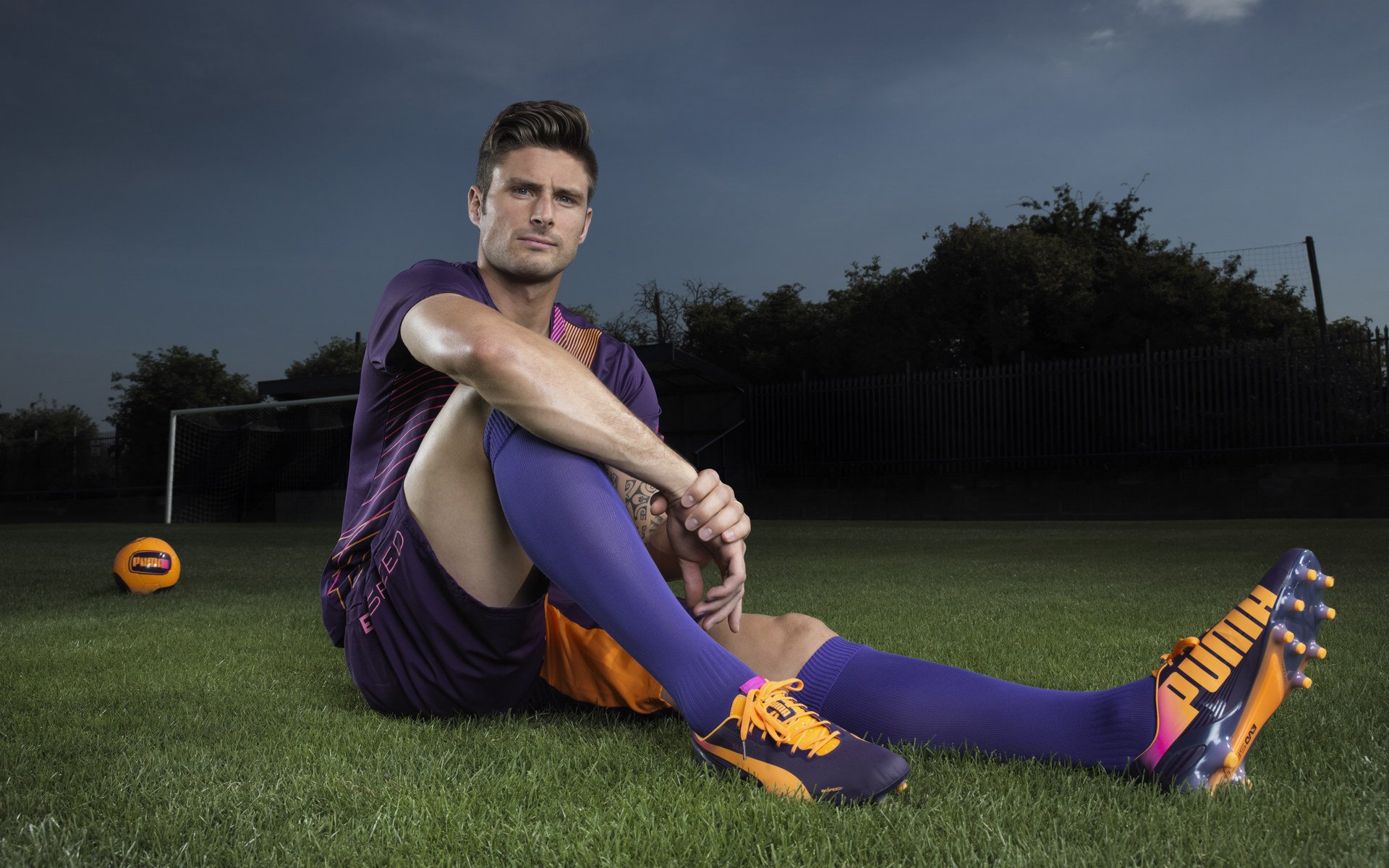爱游戏大厅-逆风翻盘，王者归来，2026世界杯D组美国队2-1尼日利亚，吉鲁致命一击定乾坤